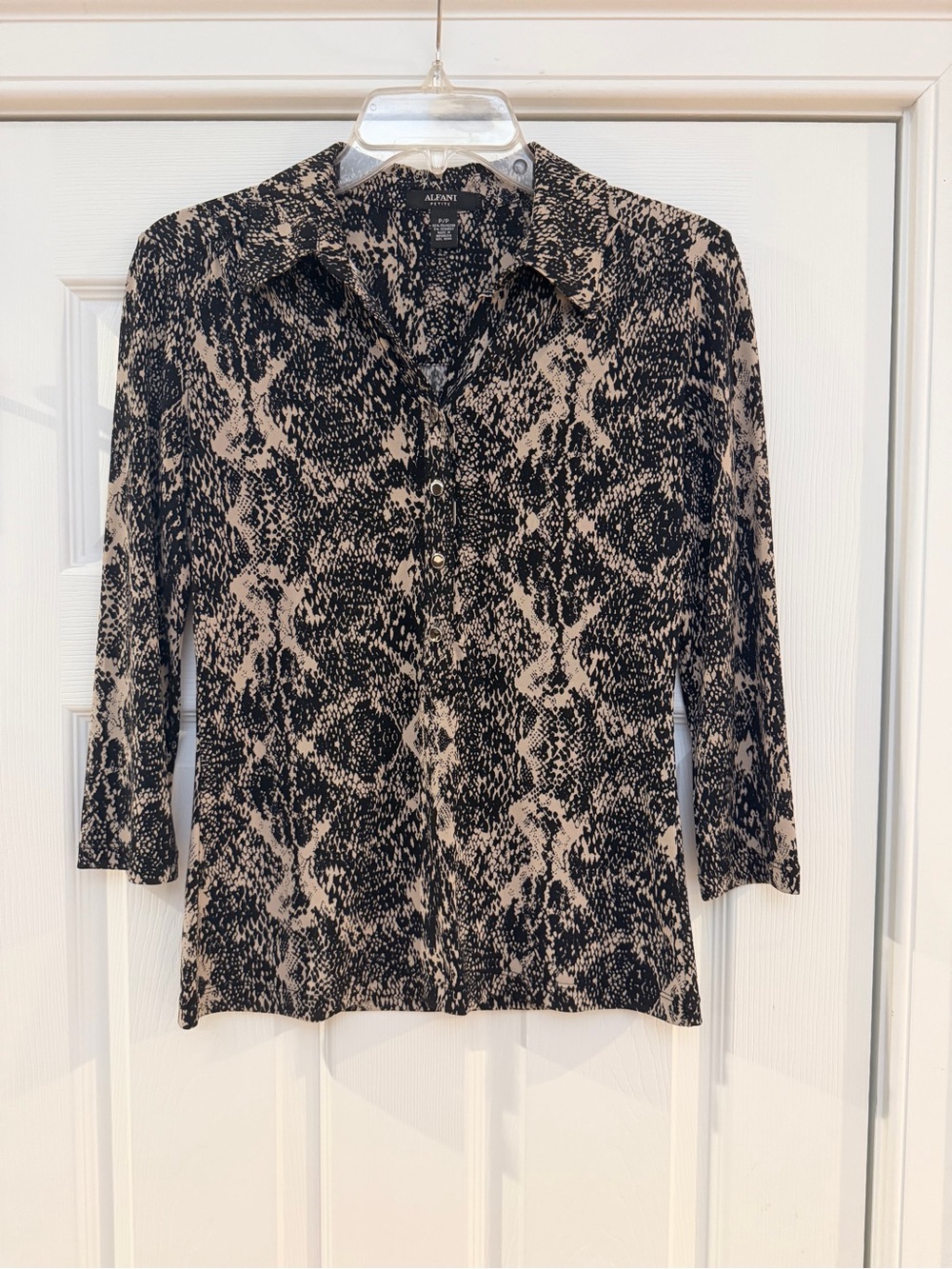 Ladies Size P/P "Alfani" Black and Beige Snake-Print Button-Front Shirt GUC